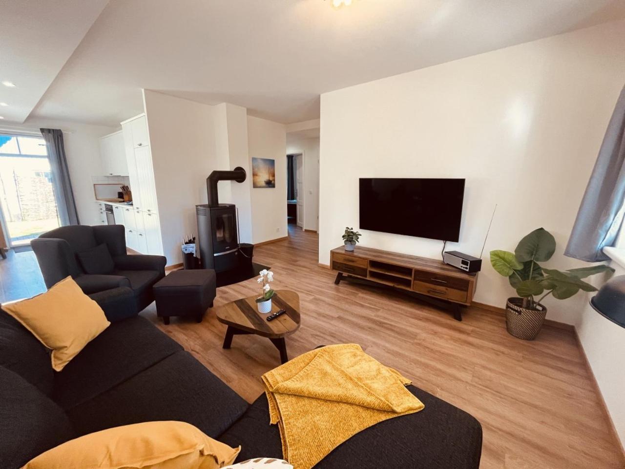 Friesia Urlaub Unterm Reetdach Fuer 4 Pers Terrasse Garten 2 Sz 보른 외부 사진